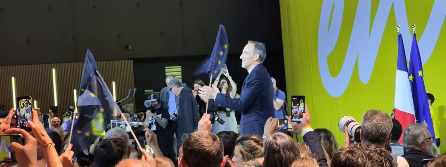GLUCKSMANN en meeting aux docks à AUBERVILLIERS